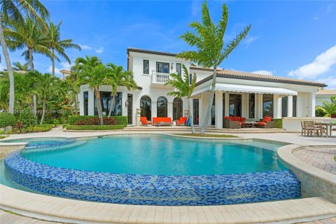 House in North Palm Beach, Florida 5 bedrooms, 428.37 sq.m. № 1696374 - photo 29