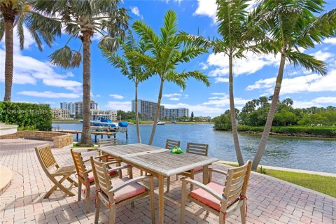 House in North Palm Beach, Florida 5 bedrooms, 428.37 sq.m. № 1696374 - photo 4