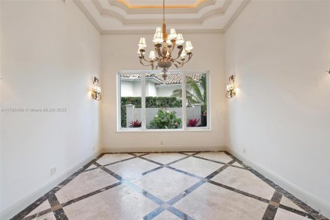 House in North Palm Beach, Florida 5 bedrooms, 428.37 sq.m. № 1696374 - photo 12