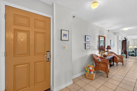 Condo in New Smyrna Beach, Florida, 3 bedrooms № 2149636 - photo 8