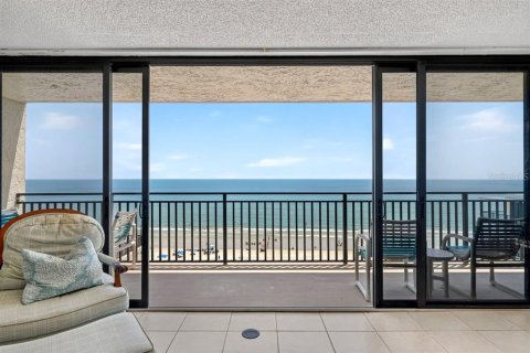 Condo in New Smyrna Beach, Florida, 3 bedrooms № 2149636 - photo 15