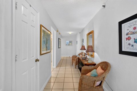 Condo in New Smyrna Beach, Florida, 3 bedrooms № 2149636 - photo 7