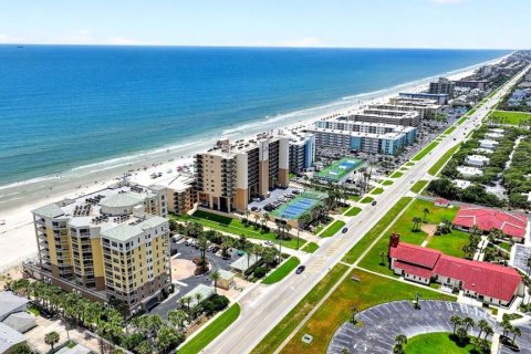 Condo in New Smyrna Beach, Florida, 3 bedrooms № 2149636 - photo 4