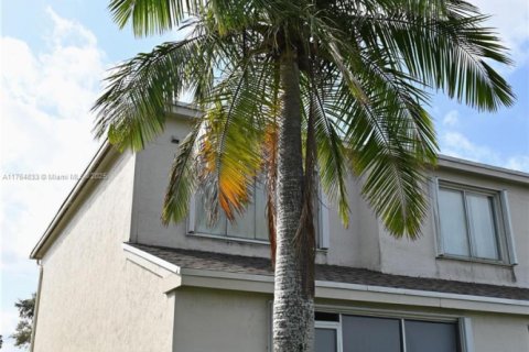 Townhouse in Weston, Florida 2 bedrooms, 103.12 sq.m. № 1730865 - photo 5
