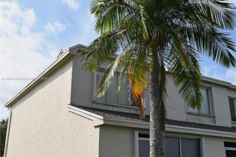 Townhouse in Weston, Florida 2 bedrooms, 103.12 sq.m. № 1730865 - photo 6