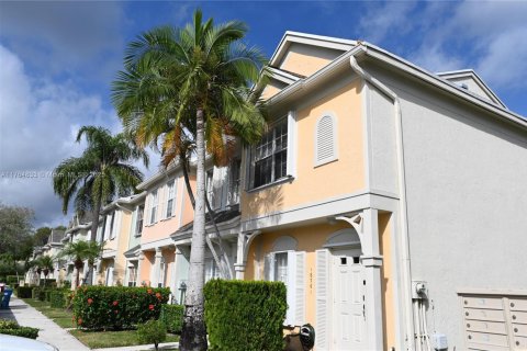 Townhouse in Weston, Florida 2 bedrooms, 103.12 sq.m. № 1730865 - photo 3