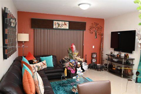 Townhouse in Weston, Florida 2 bedrooms, 103.12 sq.m. № 1730865 - photo 17