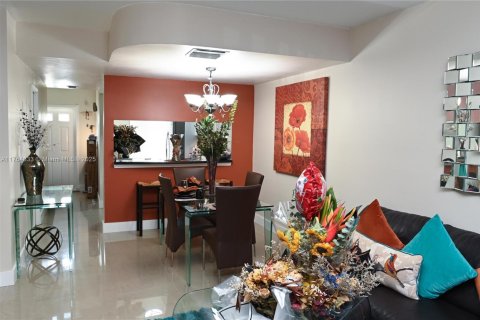 Townhouse in Weston, Florida 2 bedrooms, 103.12 sq.m. № 1730865 - photo 15