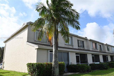 Townhouse in Weston, Florida 2 bedrooms, 103.12 sq.m. № 1730865 - photo 7