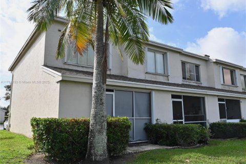 Townhouse in Weston, Florida 2 bedrooms, 103.12 sq.m. № 1730865 - photo 4