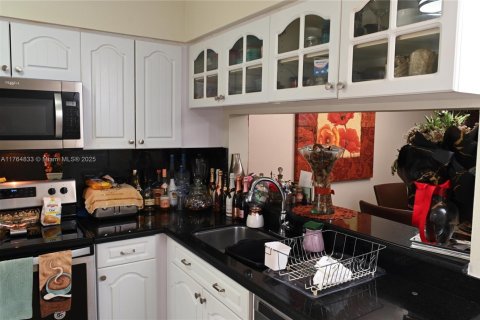Townhouse in Weston, Florida 2 bedrooms, 103.12 sq.m. № 1730865 - photo 10