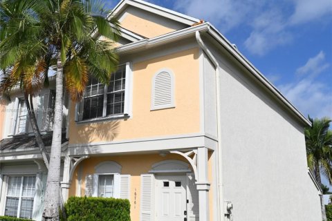 Townhouse in Weston, Florida 2 bedrooms, 103.12 sq.m. № 1730865 - photo 2