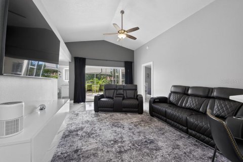 House in Brandon, Florida 3 bedrooms, 160.54 sq.m. № 2393786 - photo 16