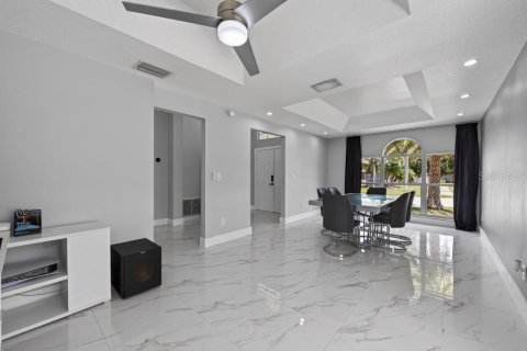 House in Brandon, Florida 3 bedrooms, 160.54 sq.m. № 2393786 - photo 10
