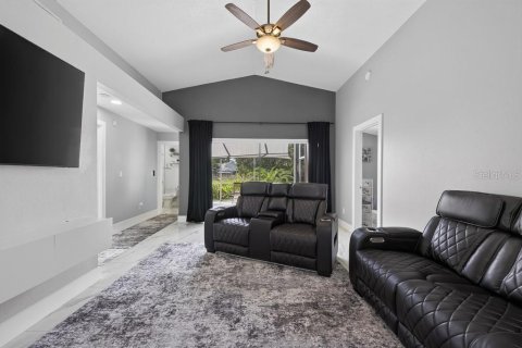 House in Brandon, Florida 3 bedrooms, 160.54 sq.m. № 2393786 - photo 17
