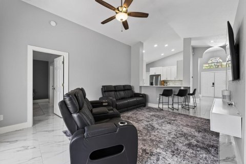 House in Brandon, Florida 3 bedrooms, 160.54 sq.m. № 2393786 - photo 19