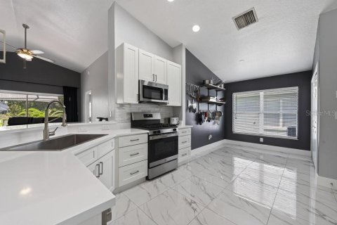 House in Brandon, Florida 3 bedrooms, 160.54 sq.m. № 2393786 - photo 26