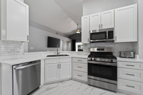House in Brandon, Florida 3 bedrooms, 160.54 sq.m. № 2393786 - photo 27
