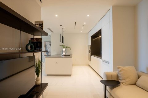 Condo in Miami, Florida, 2 bedrooms  № 1898053 - photo 16