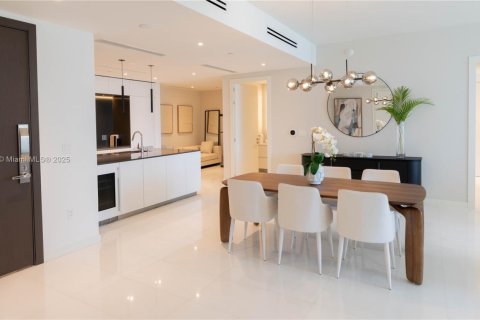 Condo in Miami, Florida, 2 bedrooms  № 1898053 - photo 9