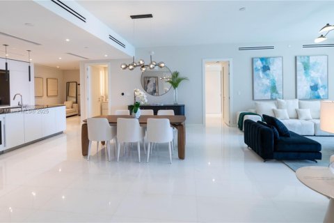 Condo in Miami, Florida, 2 bedrooms  № 1898053 - photo 10