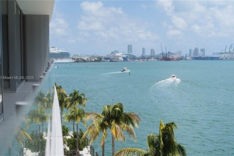 Condo in Miami, Florida, 2 bedrooms  № 1898053 - photo 2