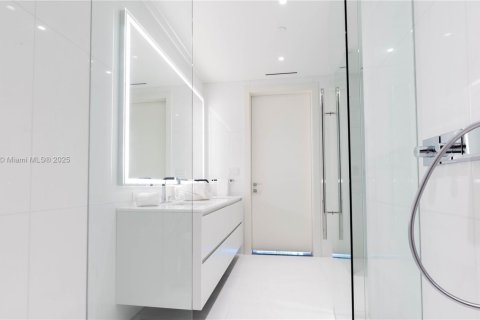 Condo in Miami, Florida, 2 bedrooms  № 1898053 - photo 25