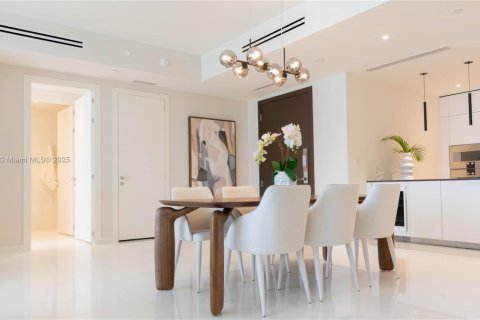 Condo in Miami, Florida, 2 bedrooms  № 1898053 - photo 14