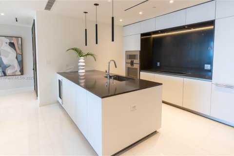 Condo in Miami, Florida, 2 bedrooms  № 1898053 - photo 12
