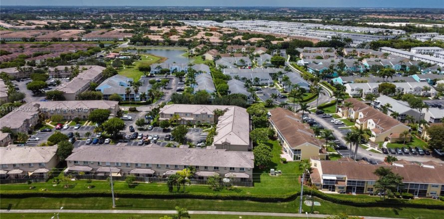 Таунхаус в Хомстед, Флорида 2 спальни, 98.94м2 № 1957673