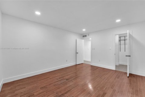 Copropriété à louer à Miami, Floride: 1 chambre, 65.68 m2 № 1973932 - photo 12