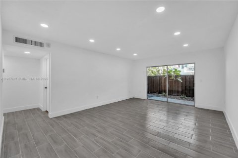 Copropriété à louer à Miami, Floride: 1 chambre, 65.68 m2 № 1973932 - photo 3