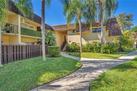 Copropriété à louer à Miami, Floride: 1 chambre, 65.68 m2 № 1973932 - photo 1