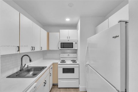 Copropriété à louer à Miami, Floride: 1 chambre, 65.68 m2 № 1973932 - photo 8