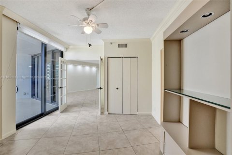 Condo in Aventura, Florida, 2 bedrooms № 1938758 - photo 22