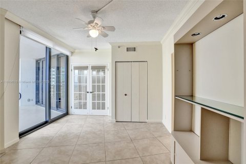 Condo in Aventura, Florida, 2 bedrooms № 1938758 - photo 23