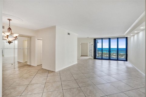 Condo in Aventura, Florida, 2 bedrooms № 1938758 - photo 11