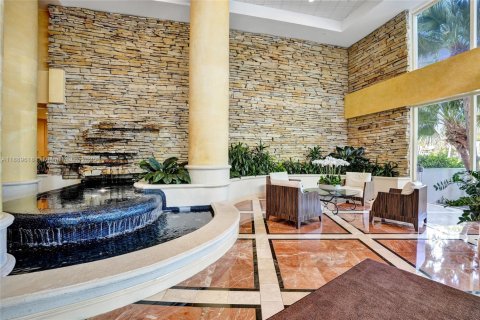 Condo in Aventura, Florida, 2 bedrooms № 1938758 - photo 25