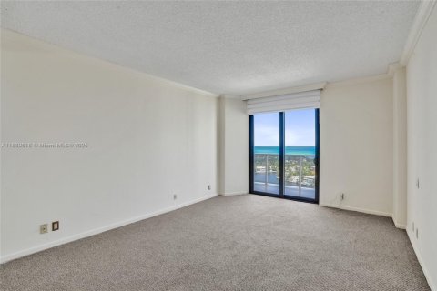 Condo in Aventura, Florida, 2 bedrooms № 1938758 - photo 15