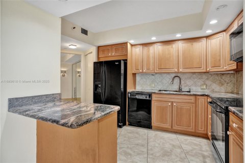 Condo in Aventura, Florida, 2 bedrooms № 1938758 - photo 6