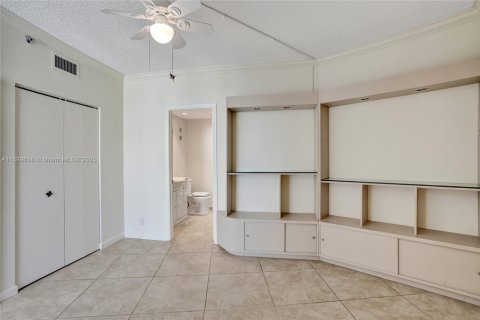 Condo in Aventura, Florida, 2 bedrooms № 1938758 - photo 19