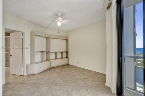 Condo in Aventura, Florida, 2 bedrooms № 1938758 - photo 20