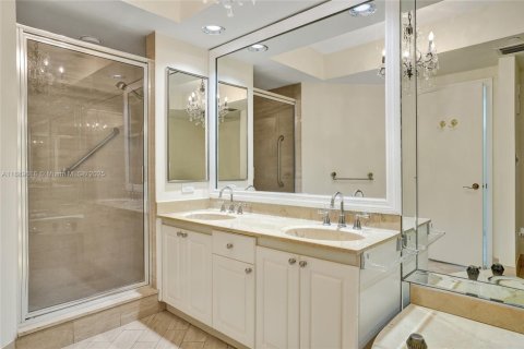 Condo in Aventura, Florida, 2 bedrooms № 1938758 - photo 17