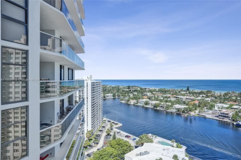 Condo in Aventura, Florida, 2 bedrooms № 1938758 - photo 1
