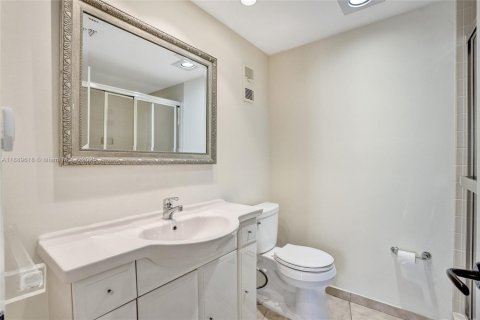 Condo in Aventura, Florida, 2 bedrooms № 1938758 - photo 21