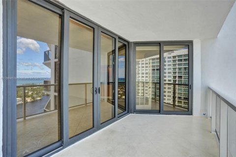 Condo in Aventura, Florida, 2 bedrooms № 1938758 - photo 9