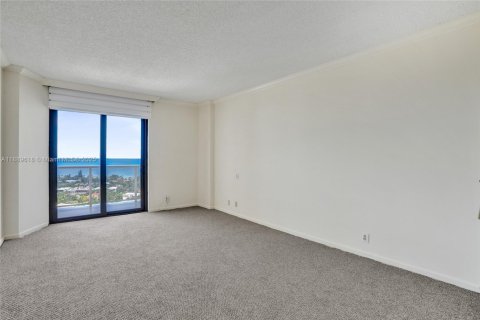 Condo in Aventura, Florida, 2 bedrooms № 1938758 - photo 13