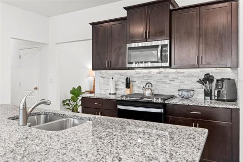 Casa en venta en Davenport, Florida, 6 dormitorios, 303.23 m2 № 2322866 - foto 10