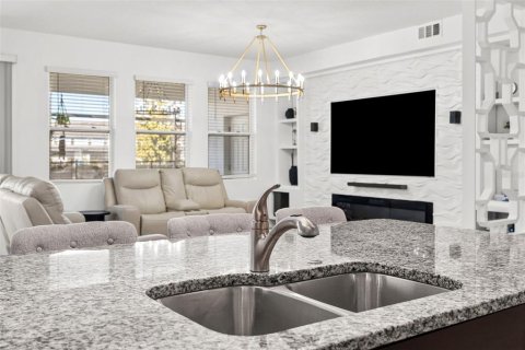 Casa en venta en Davenport, Florida, 6 dormitorios, 303.23 m2 № 2322866 - foto 8