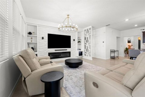 Casa en venta en Davenport, Florida, 6 dormitorios, 303.23 m2 № 2322866 - foto 15